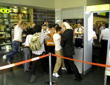 Güvenlikçilerle Eylemciler Arasında Tekmeli-yumruklu Kavga