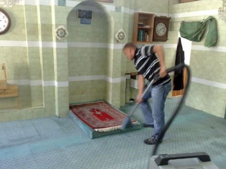 Güzelbahçe Belediyesi, 10 Camiinin Temizliğini Yaptı