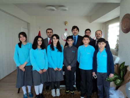 Güzide Hanım Koleji öğretmen ve öğrencileri doktorları ziyaret etti