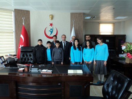 Güzide Hanım Koleji öğretmen ve öğrencileri doktorları ziyaret etti