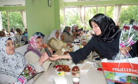 Hac arkadaşları Kadirli'deki yemekte buluştu