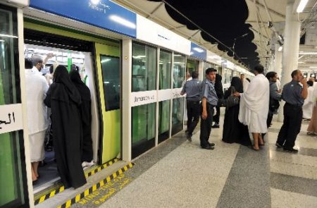 Hacı Adayları Mina Ve Arafat Arasını Trenle 7 Dakikada Katetti