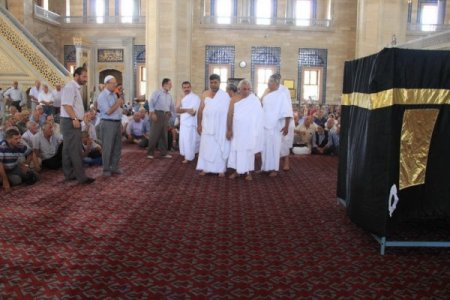 Hacı adaylarına uygulamalı tavaf eğitimi