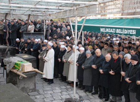 Hacı Ali Kaplan hoca dualarla uğurlandı