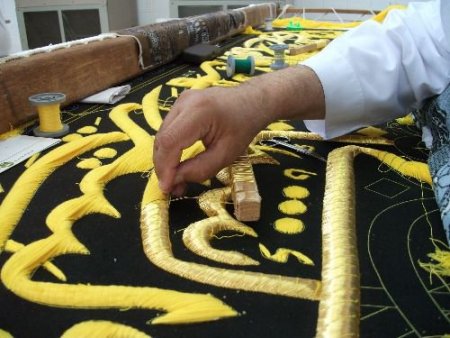 Hacılar Arafat'tayken Değiştirilecek Olan Kabe'nin Örtüsü, Hummalı Bir Şekilde Hazırlanıyor