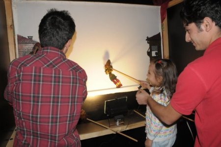 Hacivat-Karagöz çocuklara sevgiyi öğretti