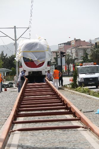 Hafif Raylı Sistem Araçlarının İkincisi İstanbul'dan Samsun'a Tır Üzerinde Geldi