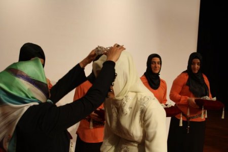 Hafız kızlar taçlandı