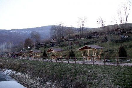 Hafta Sonunu Fırsat Bilen Vatandaşlar Ladik'te Kayak Ardından Piknik Yapıyor