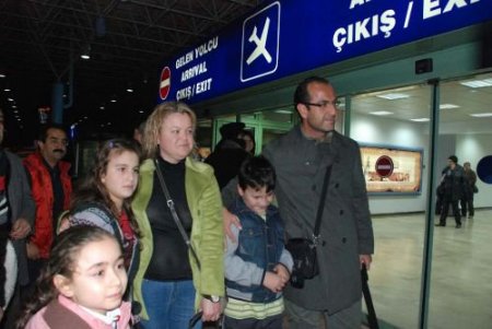 Haiti'deki Depremi Yaşayan Adanalı Polis Ailesine Kavuştu: Deprem Anında Kelime-i Şahadet Getirdim