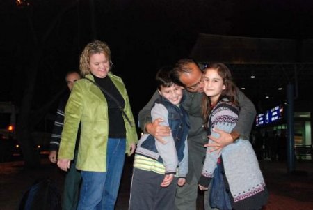 Haiti'deki Depremi Yaşayan Adanalı Polis Ailesine Kavuştu: Deprem Anında Kelime-i Şahadet Getirdim