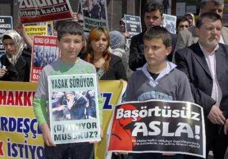 Hak Ve Özgürlükler Platformu, Darbe Girişimcilerinin Serbest Bırakılmasını Protesto Etti