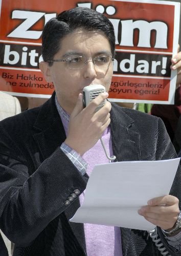 Hak Ve Özgürlükler Platformu, Darbe Girişimcilerinin Serbest Bırakılmasını Protesto Etti