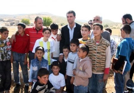 Hakan Şükür Ve Meltem Cumbul, Bilge Köyünün Yetim Çocuklarını Ziyaret Etti
