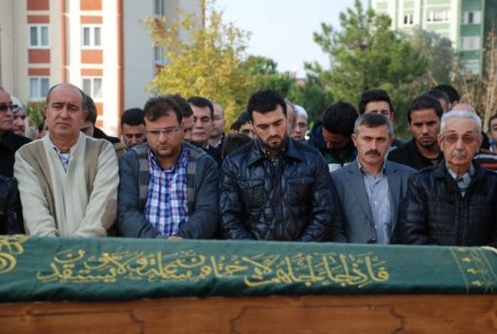 Hakan Ünsal, ağabeyinin cenazesinde gözyaşına hakim olamadı