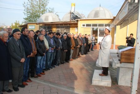 Hakan Ünsal, ağabeyinin cenazesinde gözyaşına hakim olamadı