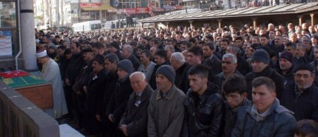 Hakimiyet Gazetesi köşe yazarı Abdullah Kılıç, son yolculuğuna uğurlandı