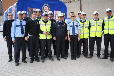 Hakkari Eminiyet Müdürlüğü, 'Trafik Yaşam Çadırı' kurdu