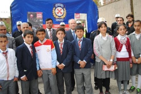 Hakkari Eminiyet Müdürlüğü, 'Trafik Yaşam Çadırı' kurdu