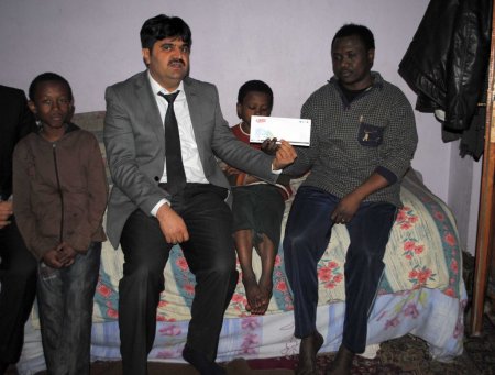 Hakkari FEM Dershanesi'nden Sudanlı aileye yardım