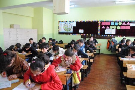 Hakkari FEM Dershanesi'nin yaptığı STS sınavına büyük ilgi