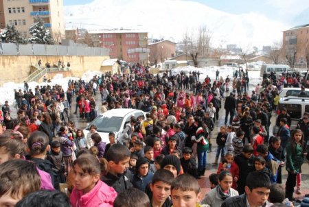 Hakkari FEM Dershanesi'nin yaptığı STS sınavına büyük ilgi