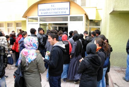 Hakkari FEM Dershanesi'nin YGS deneme sınavına büyük ilgi