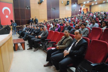 Hakkari Üniversitesi'nde 'Kürt sorunu' konulu konferans