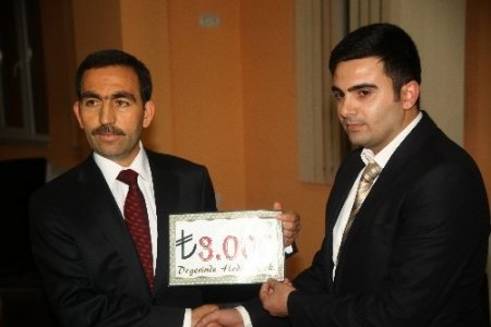 Hakkari Üniversitesi'nin yeni logosu ters lale seçildi