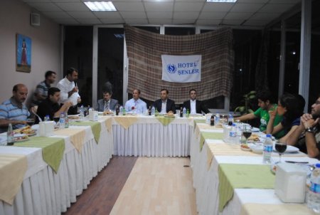 Hakkâri Valiliği, Kürtçe Kursunu Tamamlayan Akademisyenlere Veda Yemeği Verdi