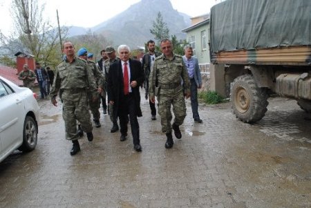 Hakkari Valisi Alimoğlu, Şemdinli'yi ziyaret etti