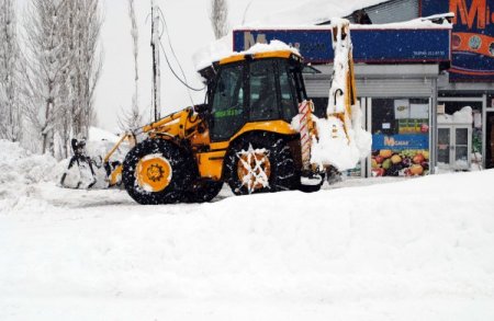 Hakkari-Van Karayolu, çığ düşmesi nedeniyle ulaşıma kapandı