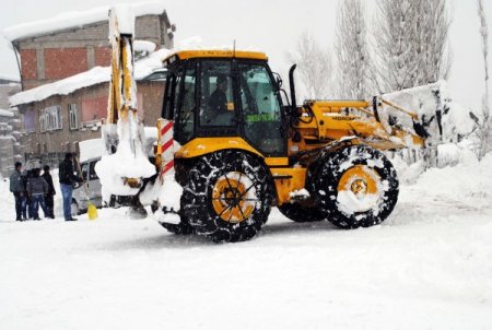 Hakkari-Van Karayolu, çığ düşmesi nedeniyle ulaşıma kapandı