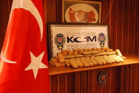 Hakkari- Van Karayolunda 12 Kilo Esrar, 12 Kilo 500 Gram Eroin Yakalandı