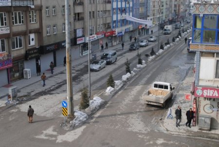 Hakkari ve ilçelerinde esnaflar zarar görmemek için kepenk açmadı