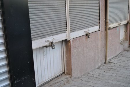 Hakkari ve Yüksekova'da örgüt yandaşları kepenk açtırmadı