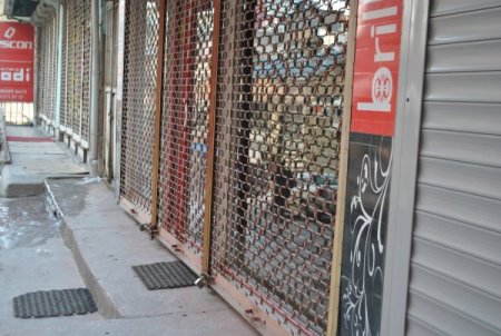 Hakkari ve Yüksekova'da örgüt yandaşları kepenk açtırmadı