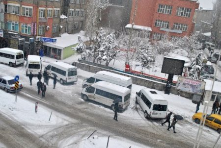 Hakkari Yoğun Kar Yağışı Hayatı Olumsuz Etkiliyor