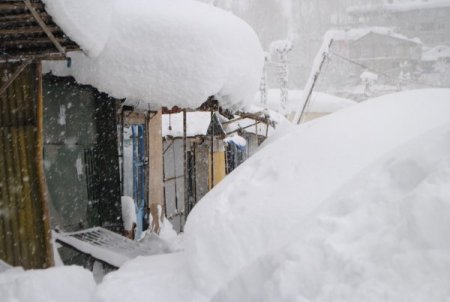 Hakkari'de 14 köy yolu kar nedeniyle kapalı