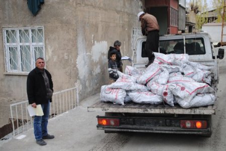 Hakkari’de 25 bin aileye kömür dağıtılıyor