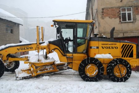Hakkari'de 38 köyle ulaşım sağlanamıyor