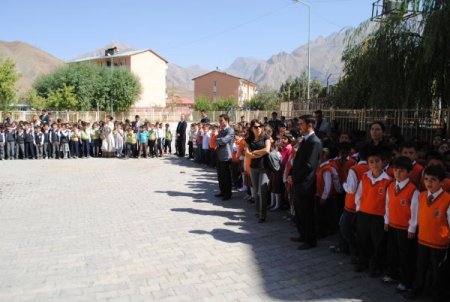 Hakkari’de 400 okulda 3 bin 500 öğretmen görev yapıyor