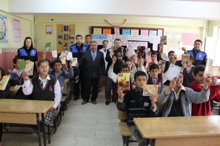 Hakkari'de başlatılan 'Gönülden Mektuplar' projesi duygulandırdı