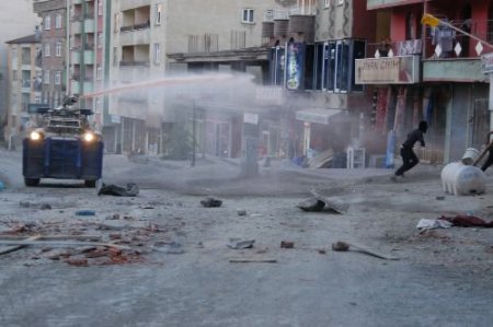 Hakkari'de Bdp Mitinginden Sonra Gerginlik