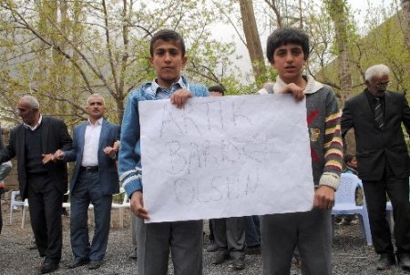 Hakkari'de Can Paker'i duygulandıran karşılama