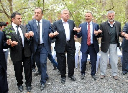 Hakkari'de Can Paker'i duygulandıran karşılama