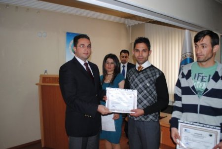 Hakkari'de Girişimcilik Kursunu Tamamlayanlara Sertifika Verildi