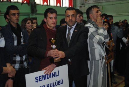 Hakkari'de halk oyunları yarışması düzenlendi