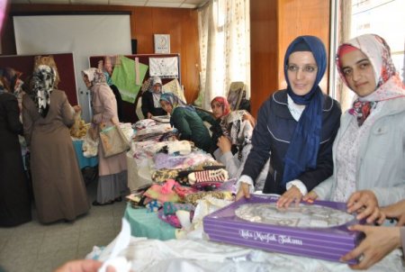 Hakkari'de İhtiyaç Sahibi Öğrenciler Yararına Kermes Düzenlendi
