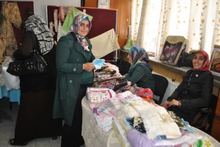 Hakkari'de İhtiyaç Sahibi Öğrenciler Yararına Kermes Düzenlendi